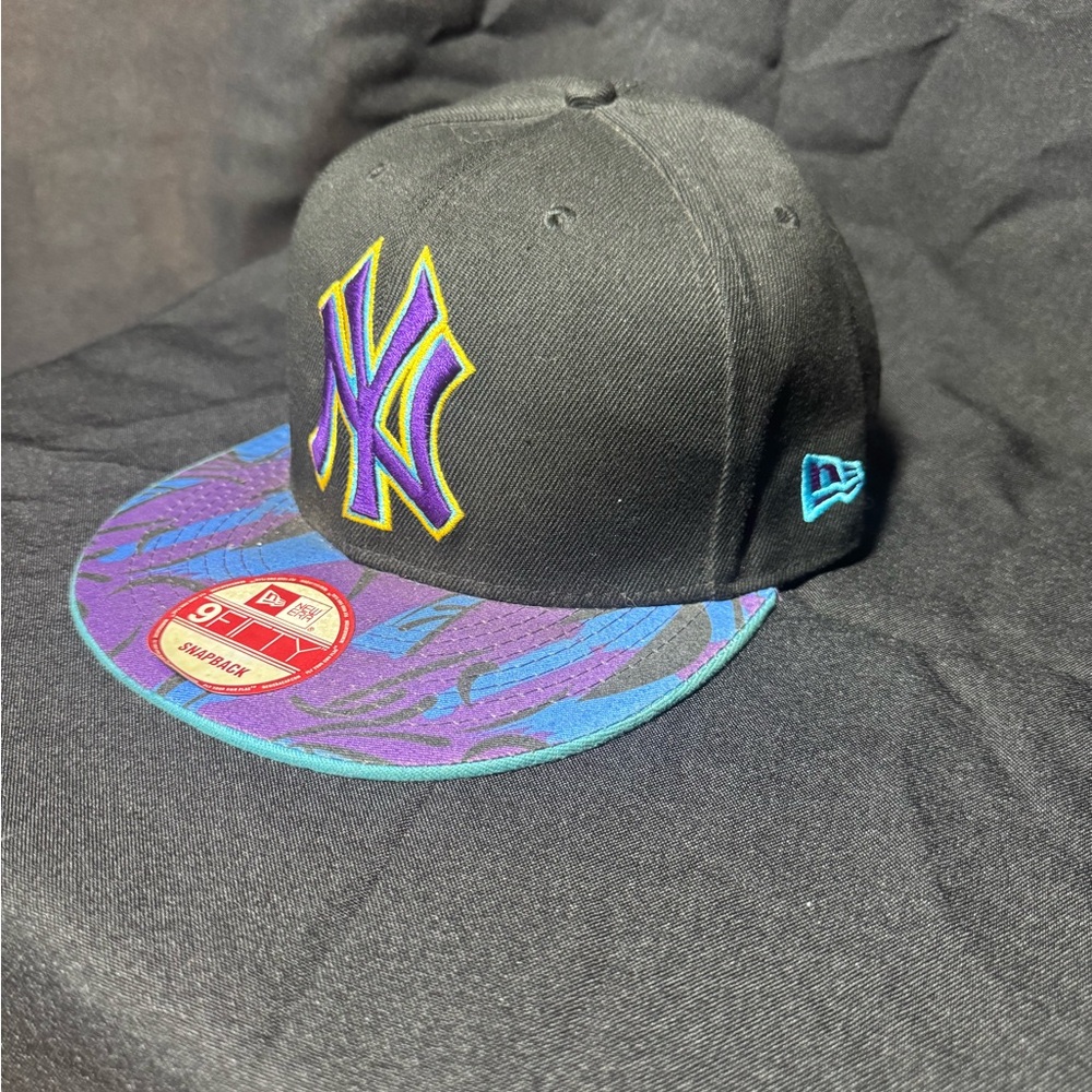 New York Yankee Black and Purple Tropical SnapBack New Era